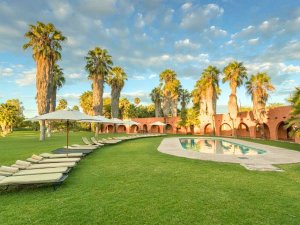 Otjiwarongo private game reserve accommodation pool
