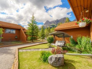 Icefields Parkway accommodation gardens