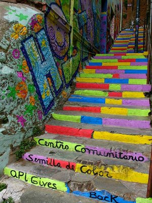 chili valparaiso graffiti wall