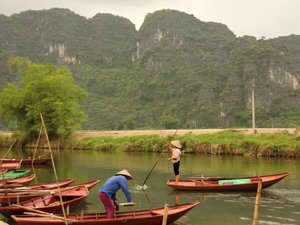Vietnam Tam Coc rowing