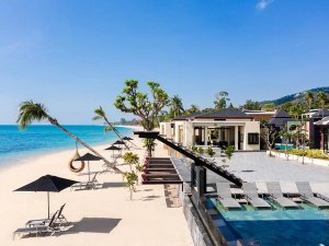 Ko Samui upgrade accommodation pool next to beach