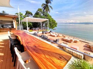 Ko Samui accommodation large seating area next to beach
