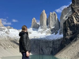 Person looking at the Cuernos del Paine