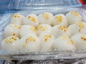 Chè Trôi Nước Vietnamese dessert - white balls