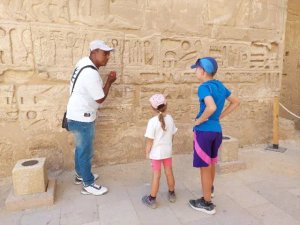children with tour guide