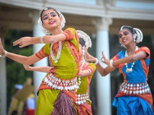 Bollywood dancers