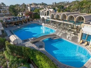 Egypt hotel pool
