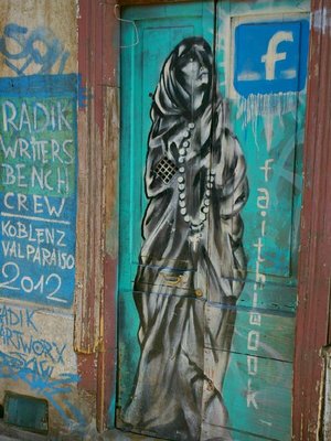 chili valparaiso graffiti wall