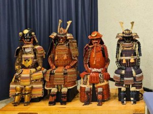 Samurui figures at a museum
