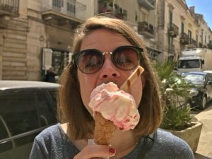Person eating an Italian ice cream