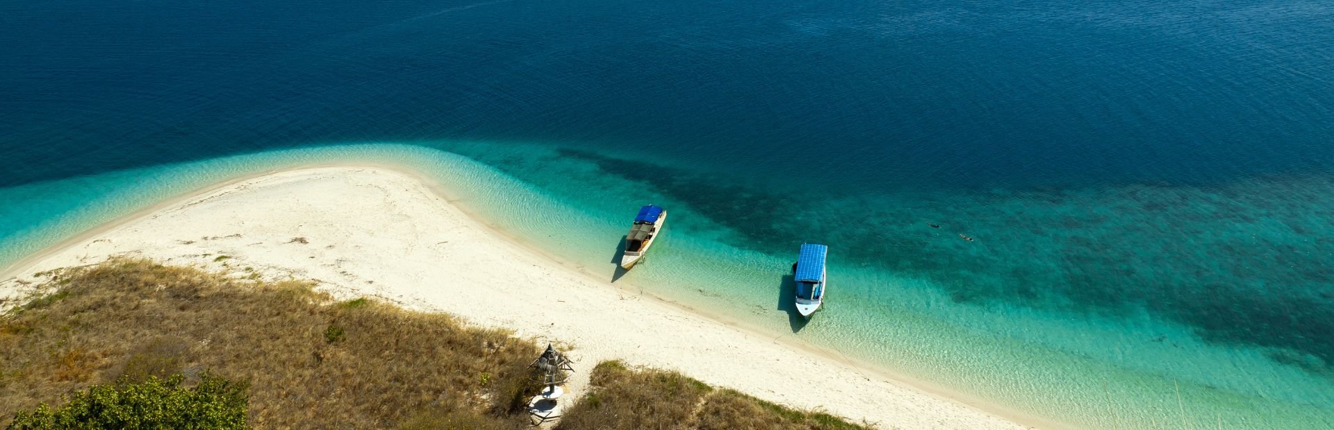 Riung beach